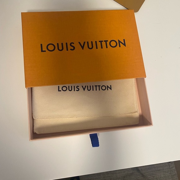 Louis Vuitton  Box and dust bag - Picture 2 of 3
